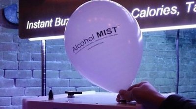 'Alcohol Mist': la moda de beber alcohol en un globo