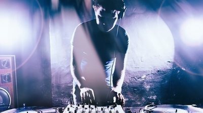 EDM vs techno: la gran batalla de la música electrónica