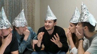 Las 4 teorías de la conspiración más extendidas
