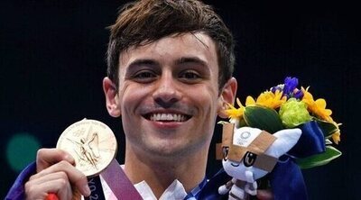 El año de Tom Daley: de medallista olímpico a diseñador de moda