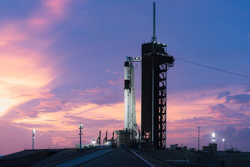 Dragon y Falcon 9 de SpaceX, la compañía de Elon Musk que nos acercaría ahora a la luna