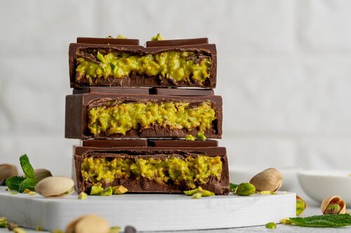 Una tableta de 'cholote Dubai' con pistachos en el interior